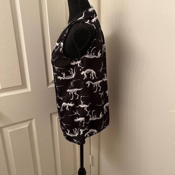 ModCloth Black and White Dinosaur Pattern Sleeveless Collared Blouse Size Medium - Picture 2 of 9